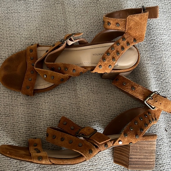 BCBG 🟤 suede sandals - Picture 1 of 4